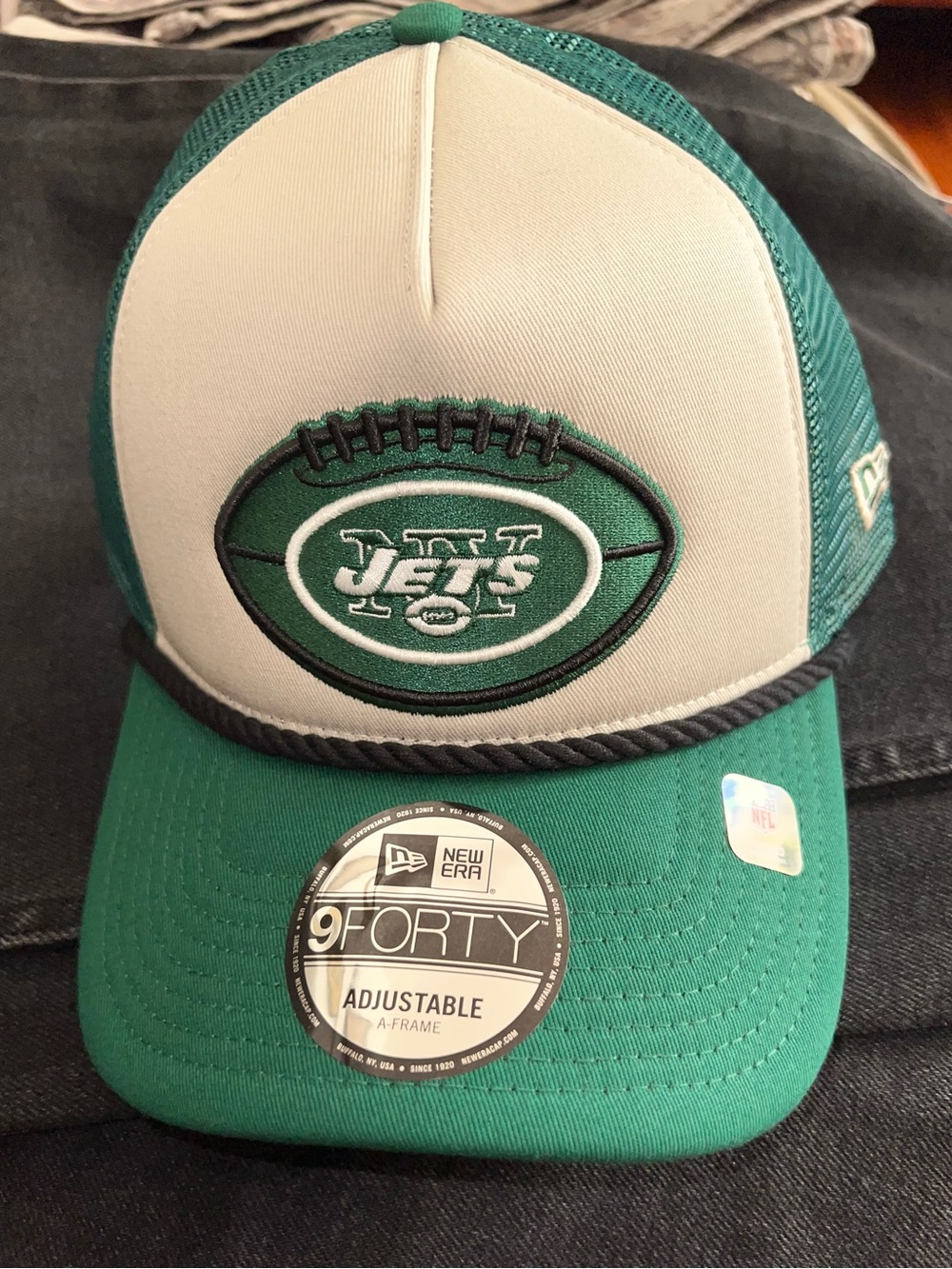 NY Jets New Era 9FORTY SnapBack Green & White Jets Football Cap, black details.